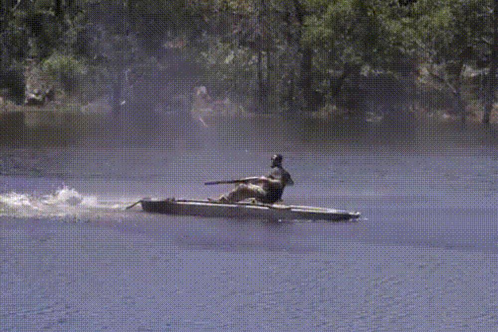 Zašto nas ne čudi da Amerikanci samo ovako znaju da veslaju? (GIF)