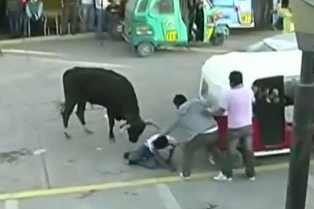 Razjareni bik napao učesnike religijskog festivala u Peruu (VIDEO)