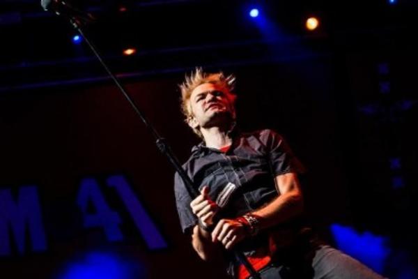 Vraćanje karmičkog duga? Slavni roker bio na korak do smrti: Jedva naučio ponovo da govori i hoda... (FOTO)