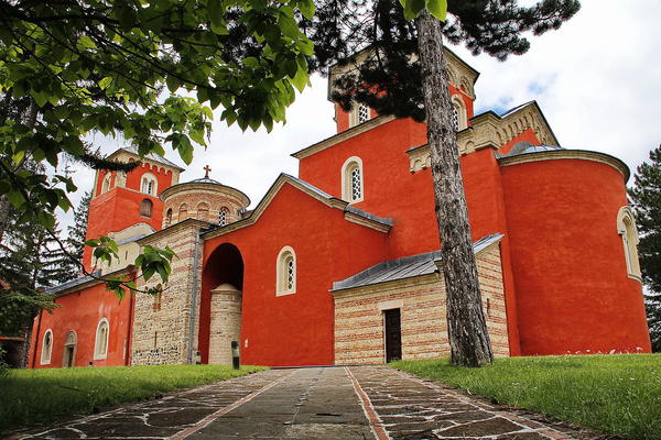 SVETI SAVA JE INSISTIRAO DA BUDE TAKO: Manastir Žiča je jedini crvene boje u Srbiji, a odgovor se krije u 13. veku!