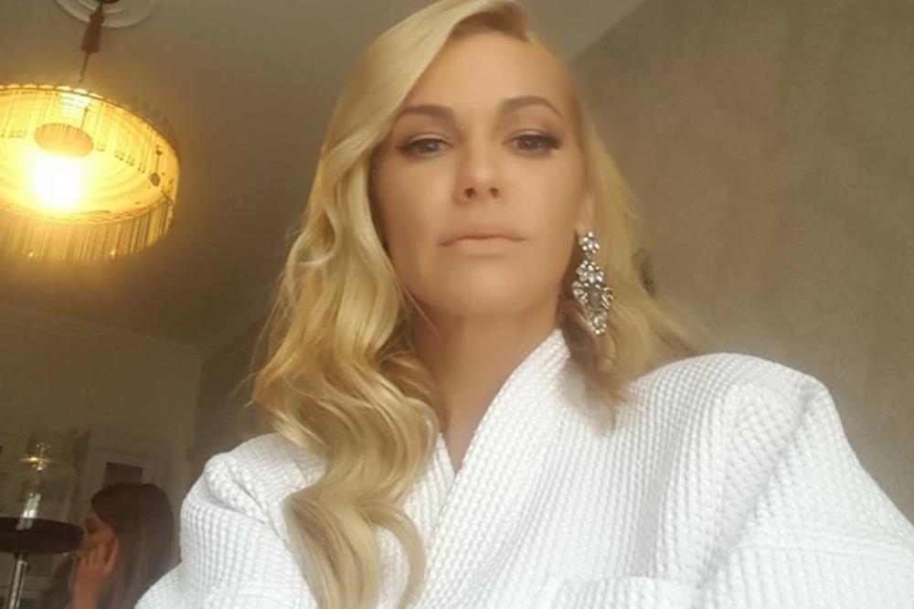 Luksuz, sjajan ukus i mnogo ukrasa, a lepši od pola stanova estrade: Ovako izgleda dom Nataše Bekvalac! (VIDEO)