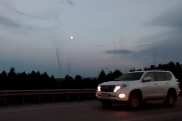 Ne dao vam bog da upadnete u njih: Tornada komaraca luduju po Rusiji! (VIDEO)