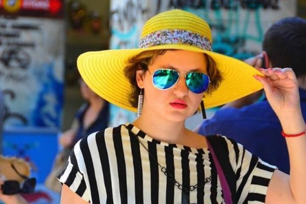 POZNATA SRPSKA PEVAČICA BOLUJE OD NEIZLEČIVE BOLESTI: Trpi jake BOLOVE i jedva HODA!