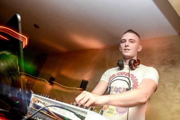 Di-džej premlaćen na bazenu! Tukli su me jer nisam hteo da pustim pesmu Vidovdan