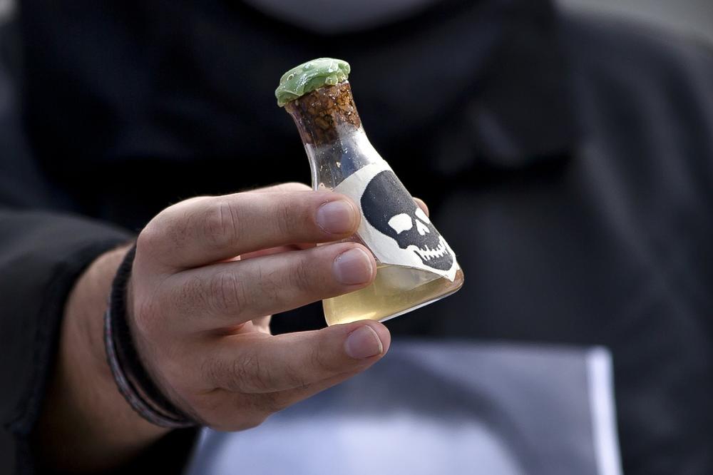 SRPSKI LEKAR OTROVAO KOLEGE TORTOM U BEČU! Razlog je neuzvraćena ljubav, a to je tek neviđena priča!