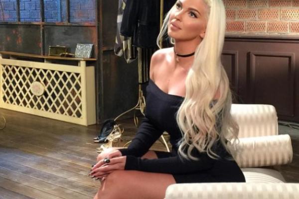 Karleuša stavila povodac kao kuče! Al stanite - nije kraj: Treba da vidite i ko je šeta! (FOTO)