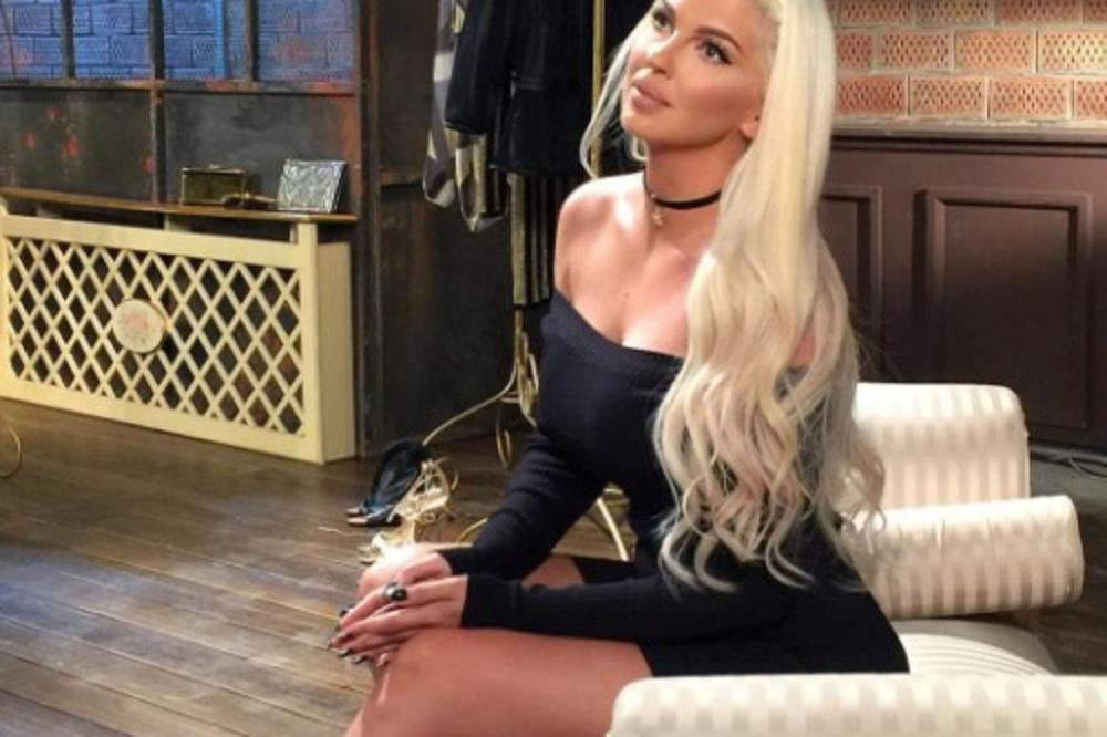 MEŠAJ MALA, SVAKU NOĆ DO ZORE: JK vrtela guzom žustrije od Bijonse, od ovoga stvarno može da se RIKNE (VIDEO)