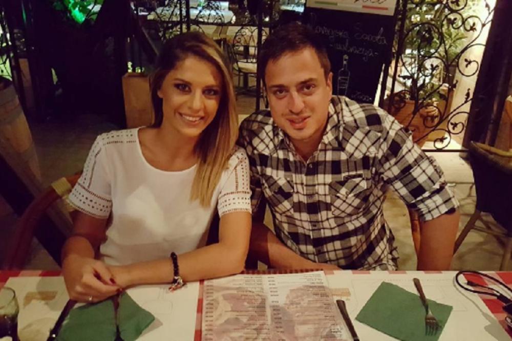 Ona je bomba: Vujadina i Mirku svi znate, ali Dule Savić ima još jednu snajku koja kida! (FOTO)