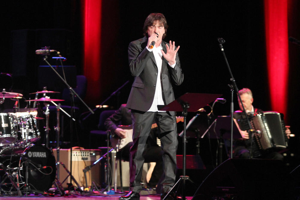 Prodao se Milu Đukanoviću: Čola pevao DPS-u za 100.000 evra?