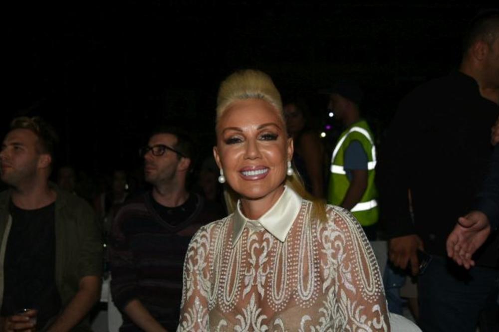 Čime si se to slikala, veš mašinom? Kupi ženo nov telefon! (FOTO)