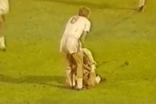 Gol u 90. minutu, klizanje na kolena i plakanje! U tom trenutku je reka suza potekla Humskom! (GIF)