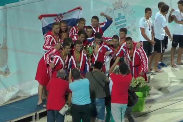 Incidenti u Podgorici: Crnogorski navijači napali hrvatske vaterpoliste i njihove roditelje! (FOTO)