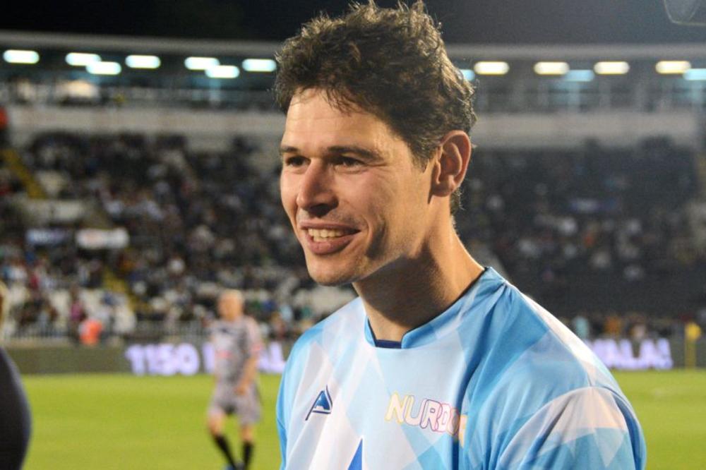 ODUSTAO OD PENZIJE: Žigić se vratio u Valensiju da igra fudbal! (VIDEO)