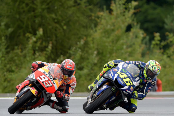 Teški padovi Lorenca i Rosija, Moto GP ima novog šampiona! (VIDEO)