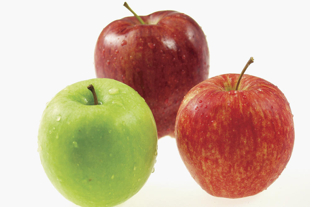 Mesec dana svaku NOĆ pre spavanja jela je jabuku, a onda se šokirala! (FOTO)