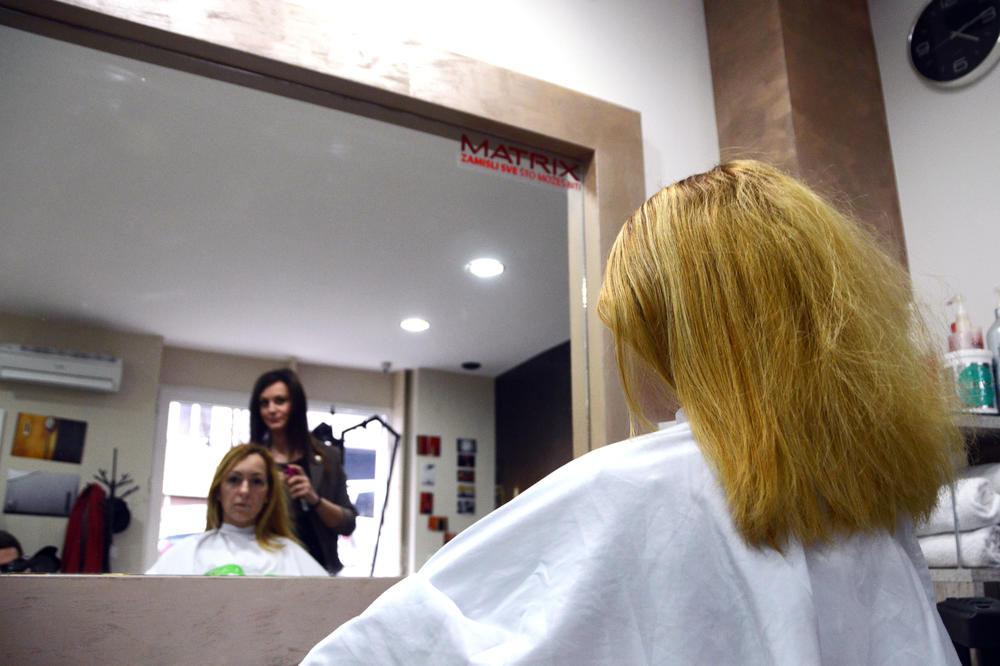 POLICIJA DOBILA POZIV IZ FRIZERSKOG SALONA, PA OSTALI U ČUDU: Nisu mogli da veruju zbog čega ih je žena alarmirala!