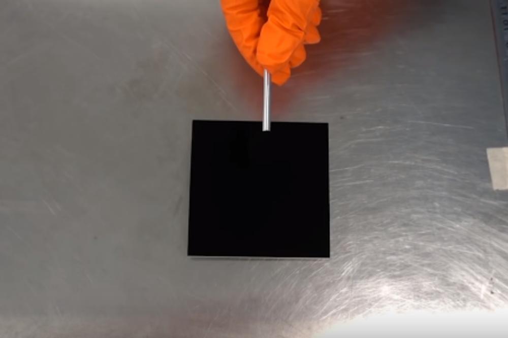 Crnji od noći: Ovo je najtamniji materijal na svetu! (VIDEO)