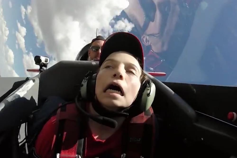 Leti, leti, leti, pa rokne u nesvest! Ovaj snimak je najsmešnija stvar koju ćete danas videti! (VIDEO)