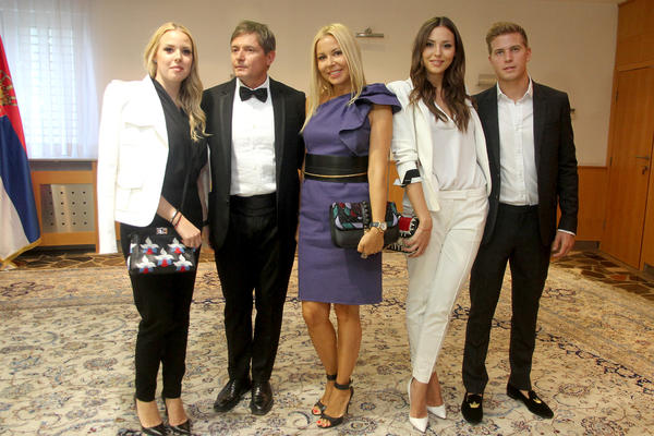 Veljko, stani mu na crtu ako smeš! Piksijev sin objasnio, posle ovoga zabrinuti svi šmekeri naše estrade!