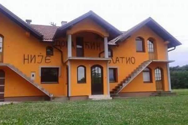 Kakav hit: Brutalna osveta molera nasmejala ceo Novi Sad! (FOTO)