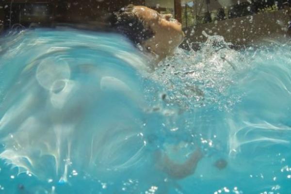 Da li je ovo najhrabriji dečak na svetu? Mališa spasio brata od sigurne smrti! (FOTO)