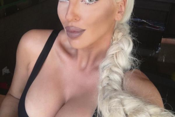 Ne može joj niko ništa! JK objasnila zašto ima najbolju guzu na estradi! (FOTO)