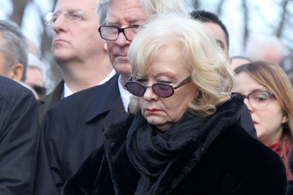 Pogoršalo joj se zdravlje nakon smrti Dragana Nikolića: Milena Dravić u invalidskim kolicima!