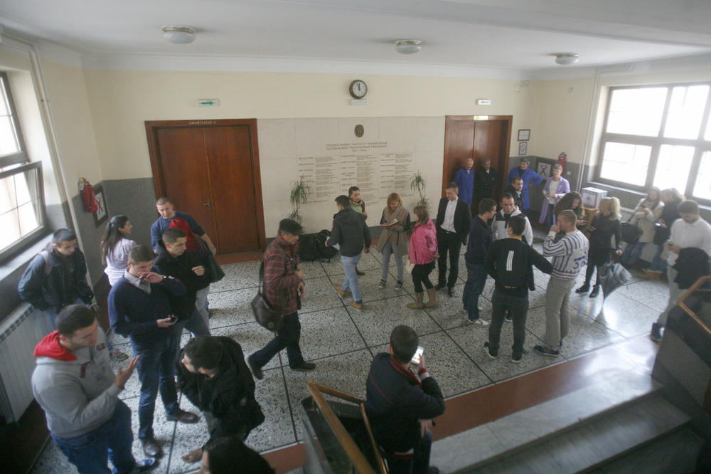 Srpski studenti pred ispite kao ludi kupuju preparate koji im OPASNO UGROŽAVAJU ZDRAVLJE!