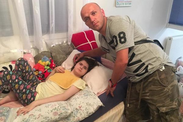 Komičar ogromnog srca: Prodao novi auto da bi spasio bolesnu devojčicu! (FOTO)