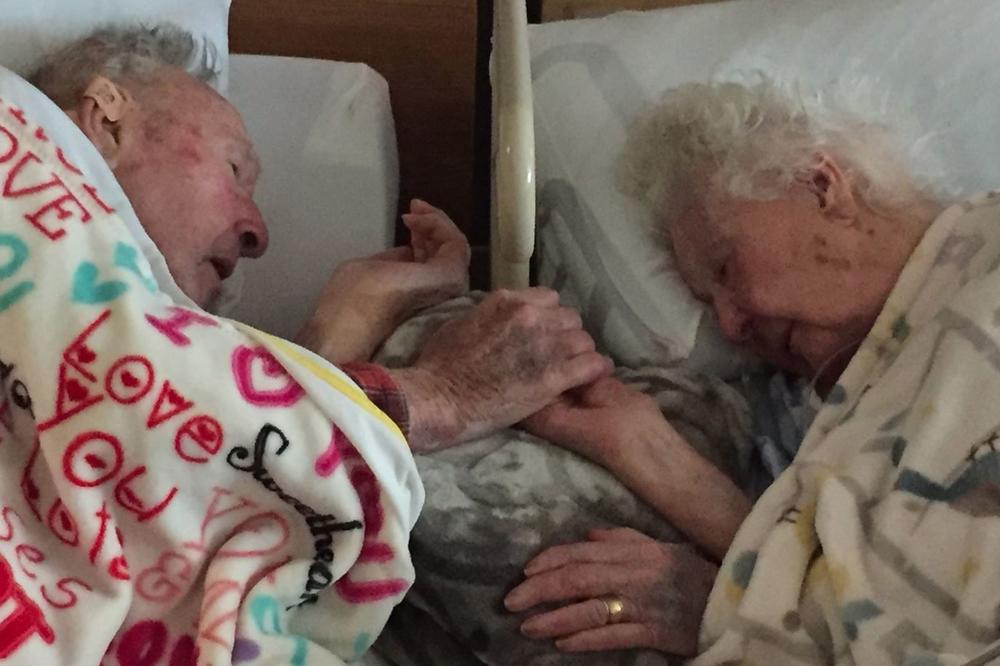 Ovako dirljiv tekst niste skoro pročitali: 77 godina bili u braku i držali se za ruke do poslednjeg trena (FOTO)