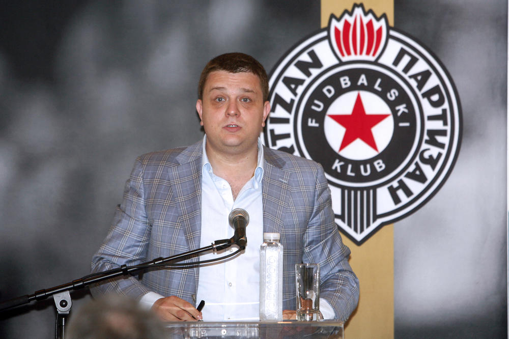 MISTERIJA RASKRINKANA: Vazura je pištolj nosio zbog DELIJA! (FOTO)