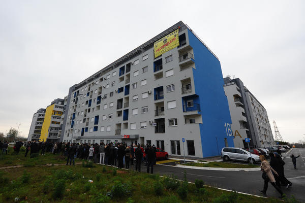 Šta će biti sa smrdljivim zgradama na Novom Beogradu?