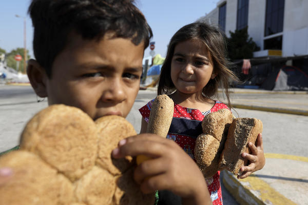Stravičan napad desničara: Nasrnuli nožem na Sirijce, najmlađa žrtva dete od 5 godina!