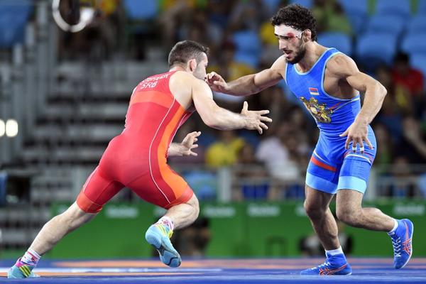 Ti si bruka za sport! Jermenin hteo da okači Štefaneku srebro oko vrata! (FOTO)