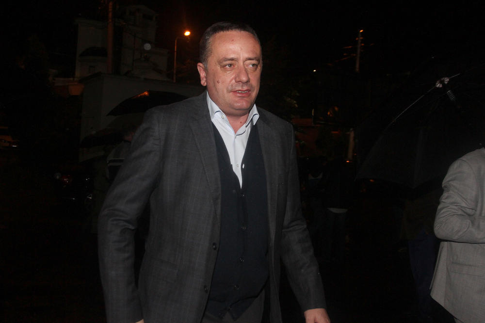 MINISTRU SE SLOŠILO, PANIKA U SKUPŠTINI! Aleksandra Antića odvezla Hitna pomoć!