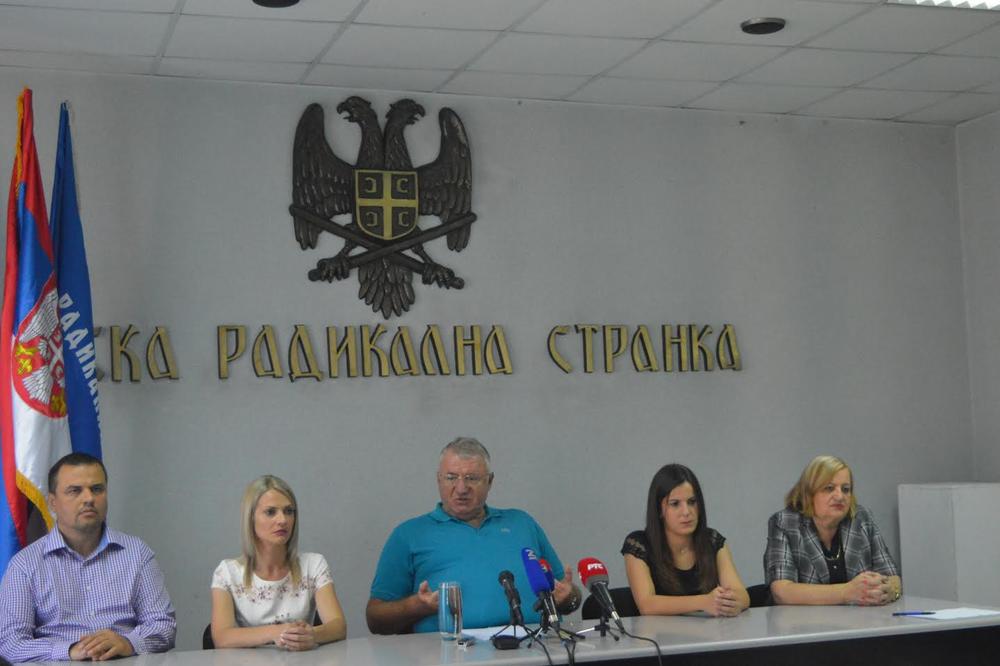 Šešelj: Srušite prvo tri Tomine nelegalne kuće na NBG, pa ostale!