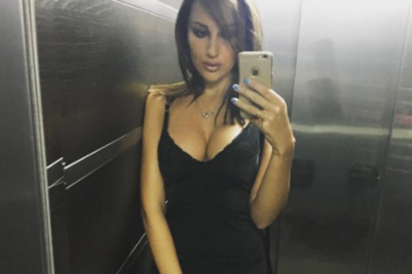 Ojadila na svadbi: Prijovićku lepili novčanicama od 100 evra, a od cifre koju je uzela neće vam biti dobro! (FOTO)