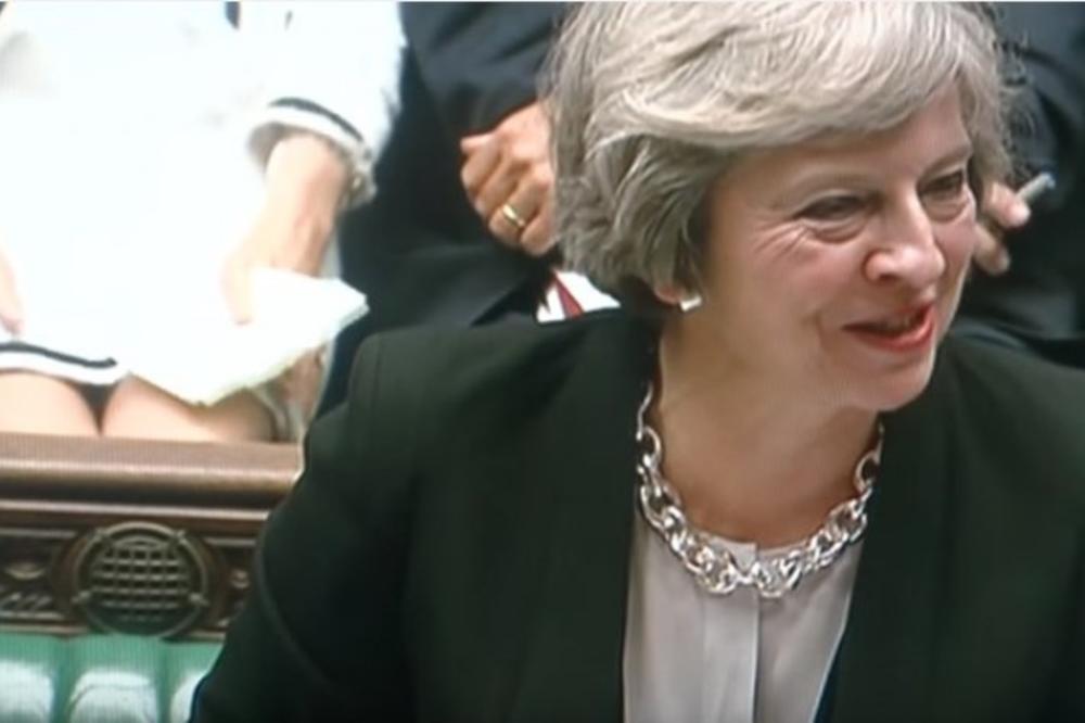 Umalo bruka: Britanska poslanica pokazala više nego što bi trebalo! Mnogo više (VIDEO)