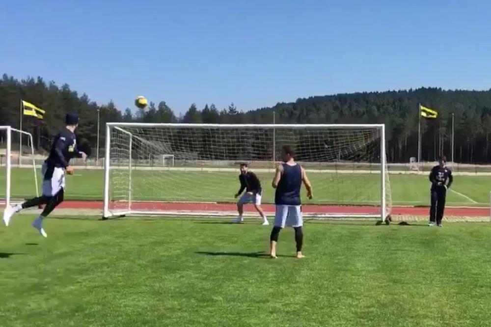 Delija namestio, Grobar dao golčinu: Jan Veseli ima bolji šut glavom od Nikole Žigića! (VIDEO) (ANKETA)