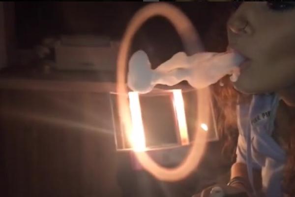 Dimna zabava: Ono što ona uspeva da napravi nema ni na filmu! (FOTO) (VIDEO)