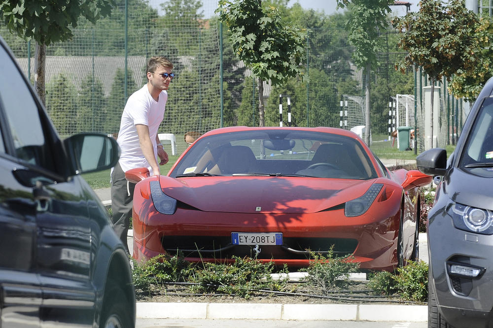 Ko je uopšte ta Zorana? Ljajićeva nova devojka overila i krevet Saše Kovačevića!