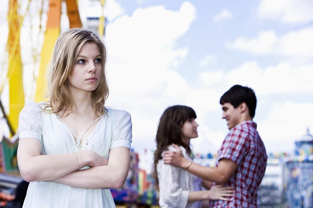 Njega ceo svet mrzi: Pozvao je devojku na sastanak, onda se dohvatio sa drugom, pa sa trećom! Posle toga...(VIDEO)