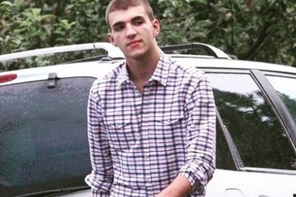 U tatinom zagrljaju: Veljko objavio nikad viđenu fotku sa Arkanom, ali nama su ispale oči na Cecu!