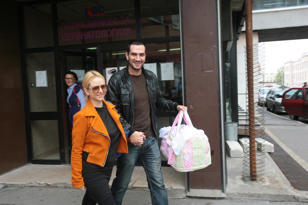 Je li ovo beba poznatih sa najneobičnijim imenom? Imamo Niu, Reu, Atinu a sada i...