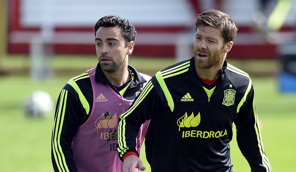 Uskoro protivnici - Čavi (trener Barselone) i Ćabi Alonso iz igračkih dana