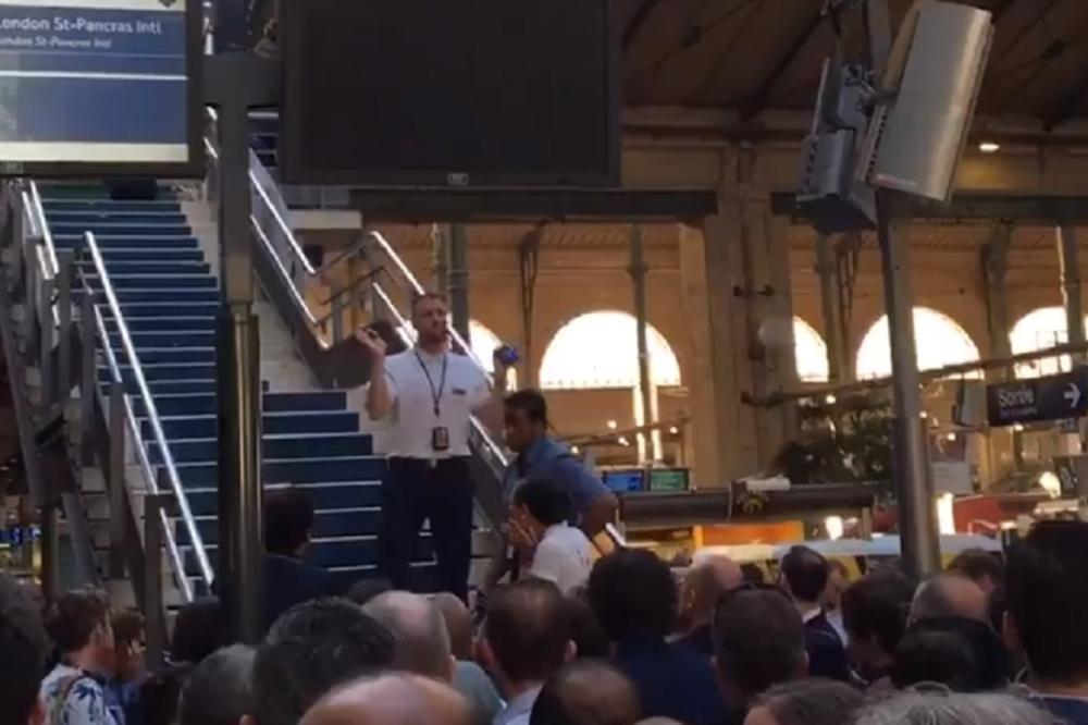 Hiljade ljudi evakuisano na stanici u Parizu: Bomba uspešno deaktivirana! (VIDEO)