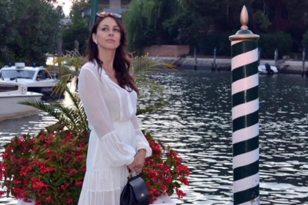 Sloboda osvojila Veneciju: Prošetala crvenim tepihom sa Monikom Beluči, a svi su gledali samo u nju! Biće Vam jasno i zašto! (FOTO)