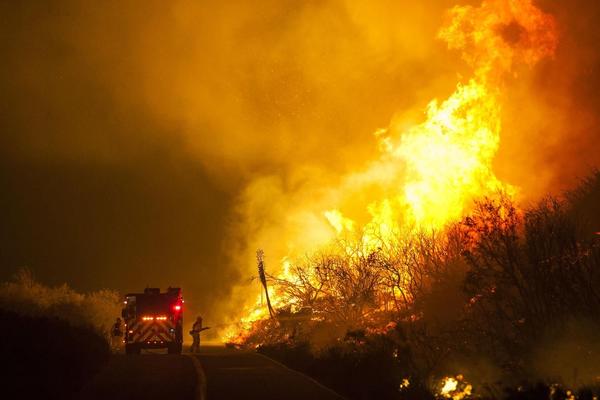 Vatra se nekontrolisano širi: Bukte požari na Tasosu, evakuisana sela!