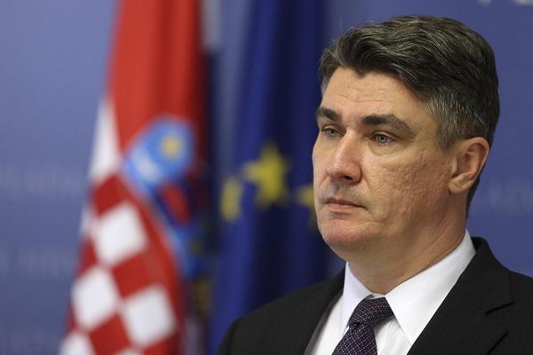 USTAŠKI INCIDENT U HRVATSKOJ: Predsednik Milanović NAPUSTIO SKUP!
