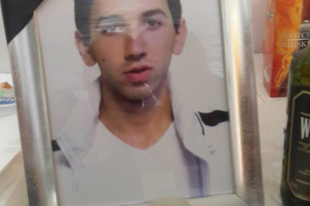 Uroševa majka objavila potresan status kojim se oprostila od sina koji se ubio. I kamen bi zaplakao